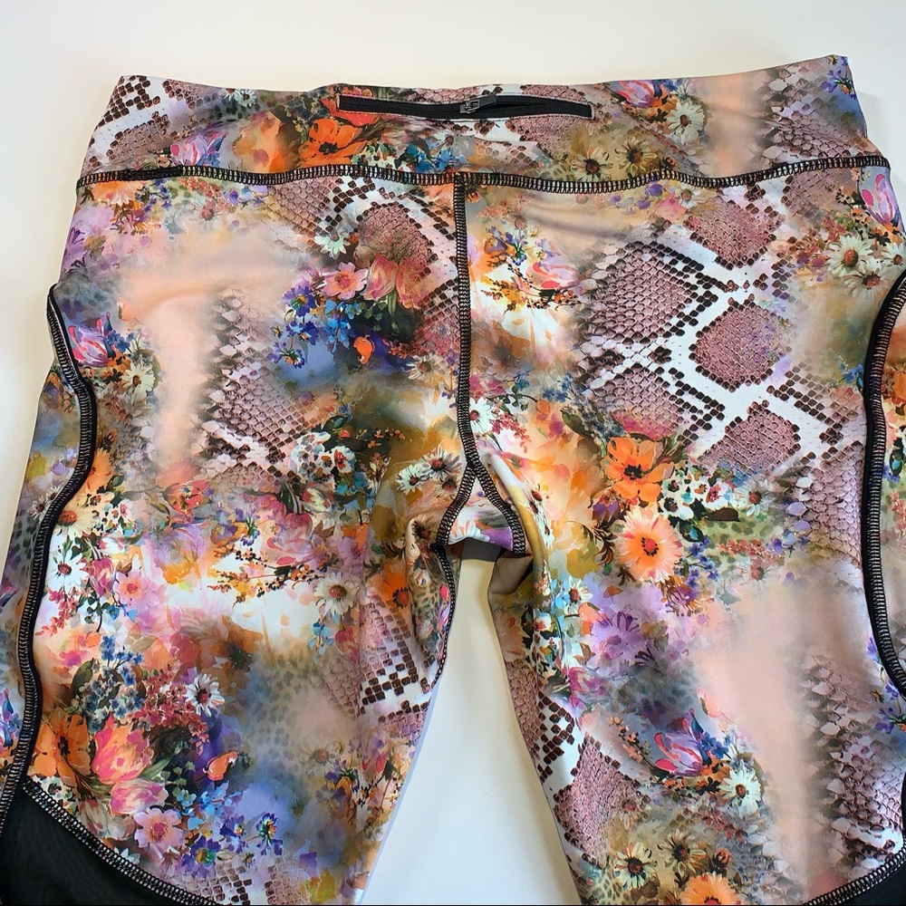 Ki XL pro performance floral snakeskin crop leggings w mesh detail - Picture 10 of 13